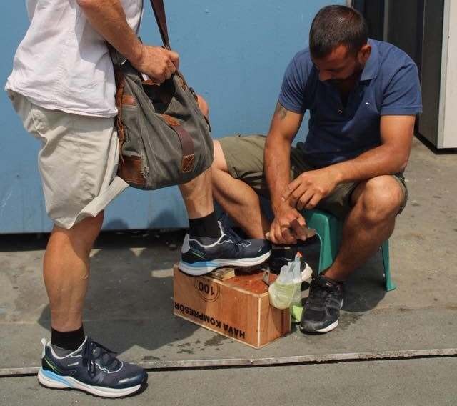 shoe brush scam